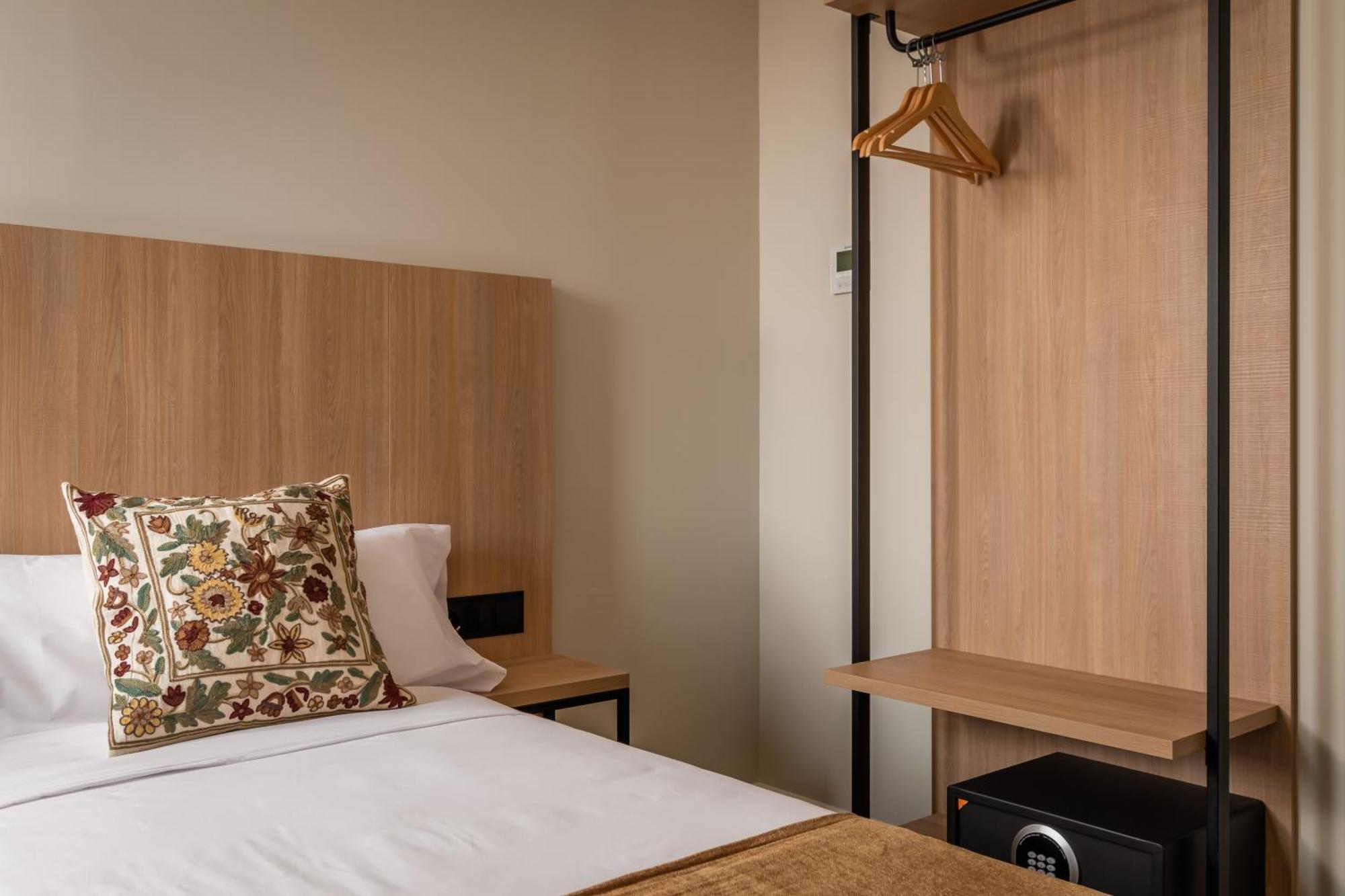Aerohotel Barcelona Airport 24H Ел Прат де Льобрегат Екстериор снимка