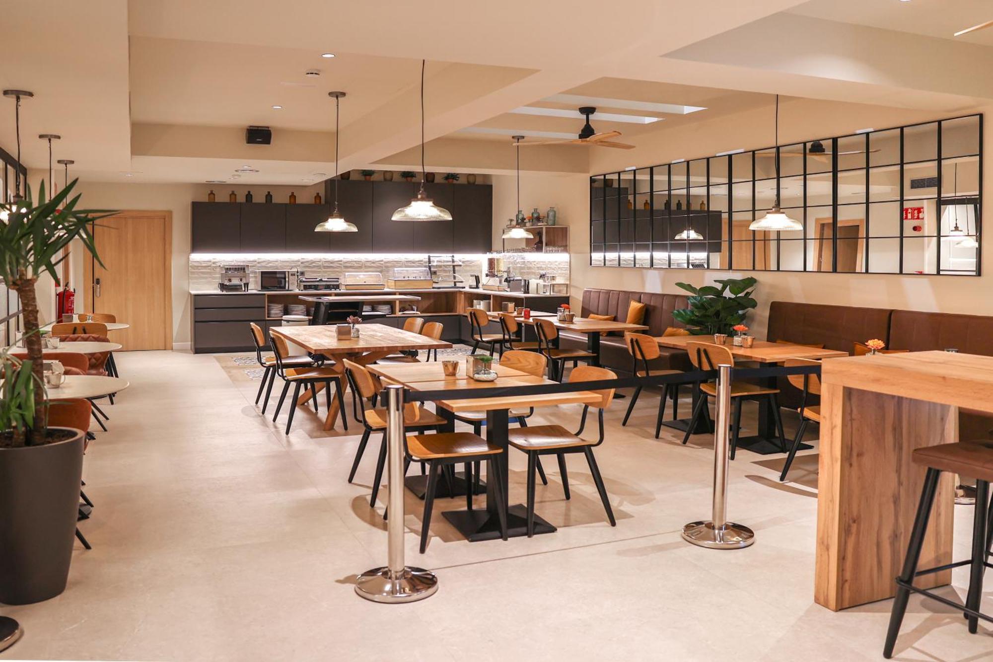 Aerohotel Barcelona Airport 24H Ел Прат де Льобрегат Екстериор снимка
